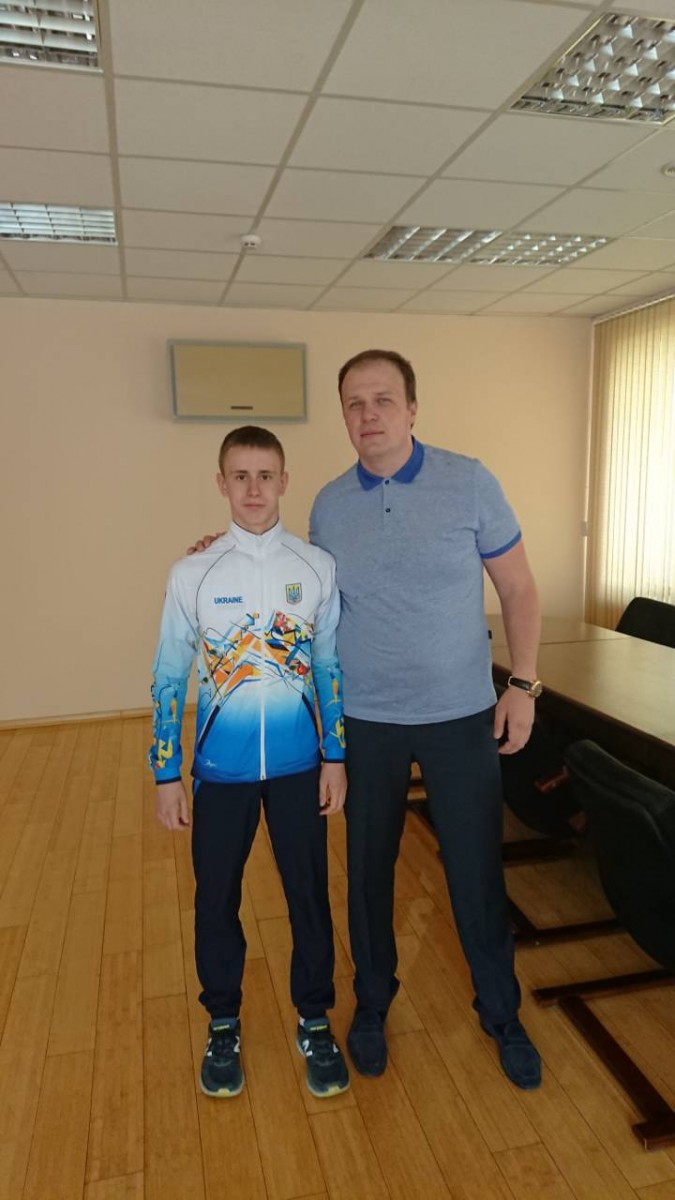 Президент асоціації міста Києва Щокін Р.Г. та призер гімназіади Букатий Єгор
